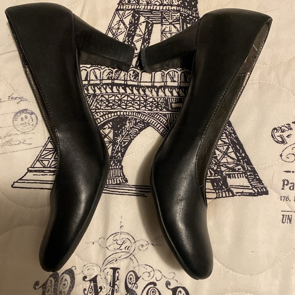 NATURALIZER DRIVEN COMFORT BLACK LEATHER  WOMENS PUMPS SIZE 6M - Picture 3 of 6